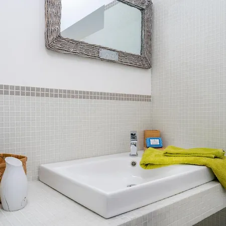 Guesthost - Jacaranda Udine