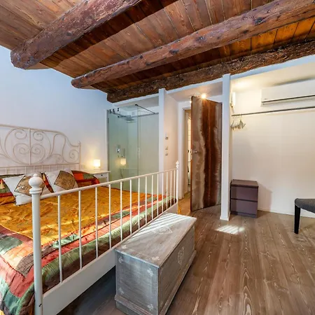 Guesthost - Jacaranda Lägenhet Udine