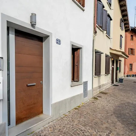 Guesthost - Jacaranda Διαμέρισμα