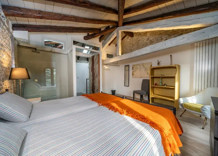 Guesthost - Jacaranda Udine